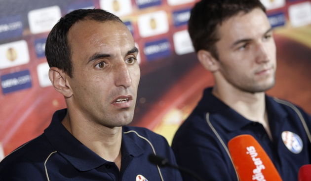 Zagreb, 160909. Konferencija za novinare u NK Dinamo povodom sutrasnje utakmice UEFA Europske lige protiv belgijskog Anderlechta. Na slici trener Dinama Krunoslav Jurcic i igrac Milan Badelj. Foto: Dragan Matic / Cropix