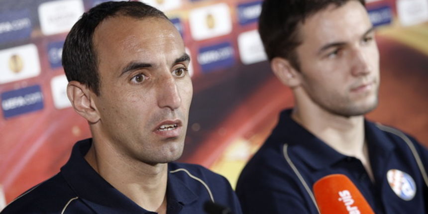 Zagreb, 160909. Konferencija za novinare u NK Dinamo povodom sutrasnje utakmice UEFA Europske lige protiv belgijskog Anderlechta. Na slici trener Dinama Krunoslav Jurcic i igrac Milan Badelj. Foto: Dragan Matic / Cropix Zagreb, 160909. Konferencija za novinare u NK Dinamo povodom sutrasnje utakmice UEFA Europske lige protiv belgijskog Anderlechta. Na slici trener Dinama Krunoslav Jurcic i igrac Milan Badelj. Foto: Dragan Matic / Cropix