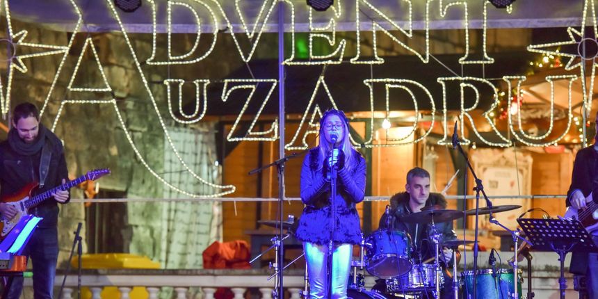 Mia Negovetić i klapa Munita oduševili na Adventu Mia Negovetić i klapa Munita oduševili na Adventu
