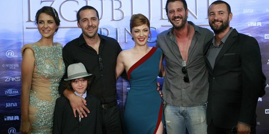 Zagreb, 260612.
Kaptol centar.
Veceras je u Cineplexxu odrzana premjiera filma Larin izbor – zgubljeni princ. 
Na fotografiji:  Doris Pincic, Filip Juricic, Jagoda Kumric, Mladen Vulic i Ivan Herceg.
Foto: Ronald Gorsic / CROPIX