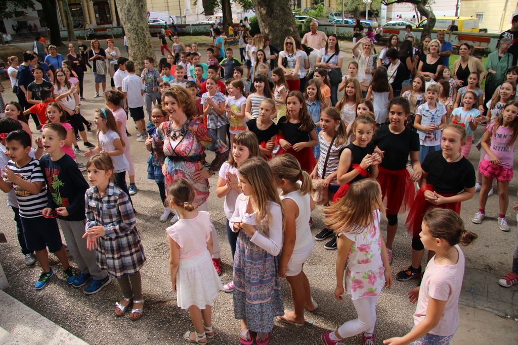 Posljednji dan nastave u OŠ Petra Preradovića u ritmu zumbe Posljednji dan nastave u OŠ Petra Preradovića u ritmu zumbe