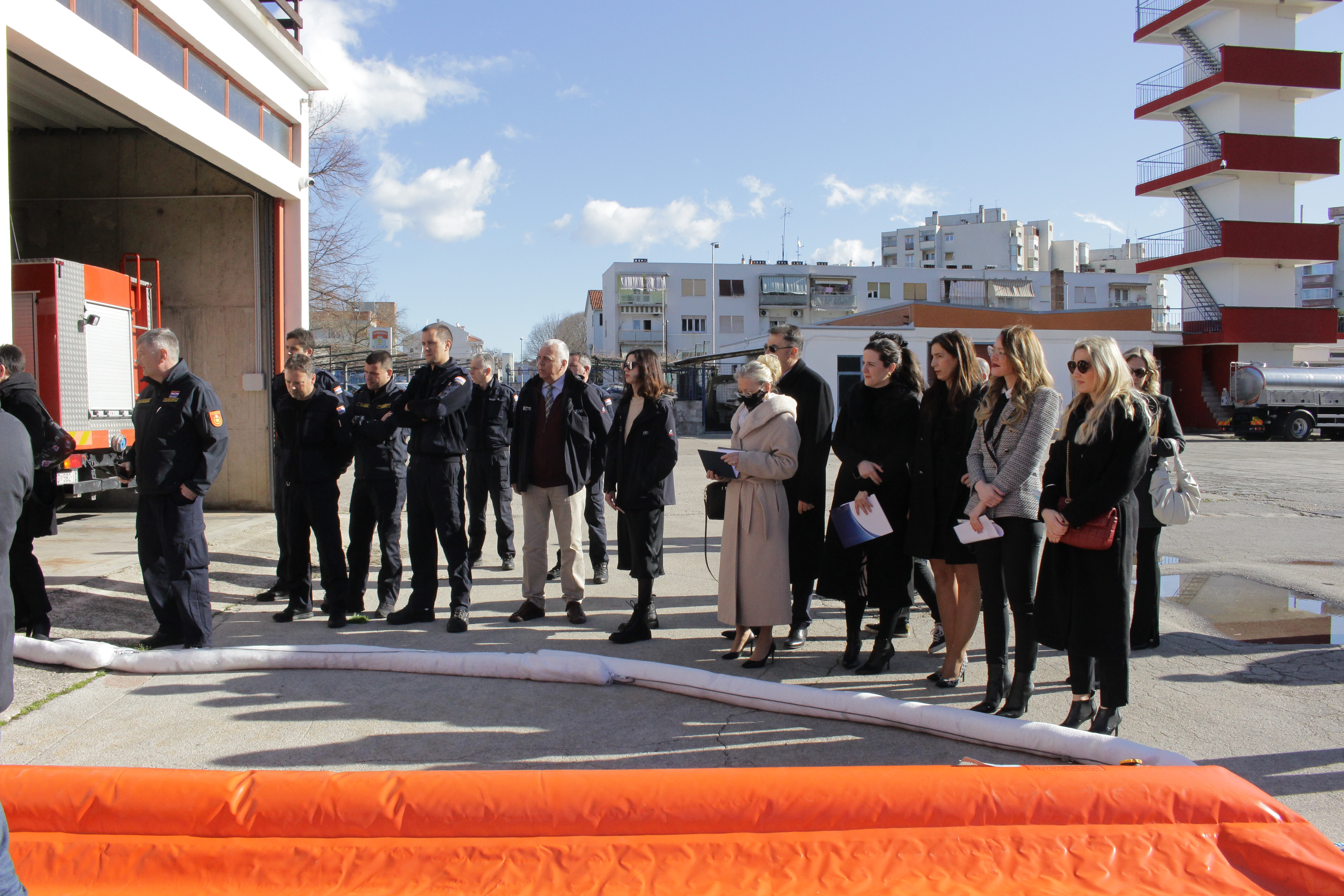 Vatrogasna zajednica Zadarske županije bogatija za opremu vrijednu preko 1,3 milijuna kuna Vatrogasna zajednica Zadarske županije bogatija za opremu vrijednu preko 1,3 milijuna kuna