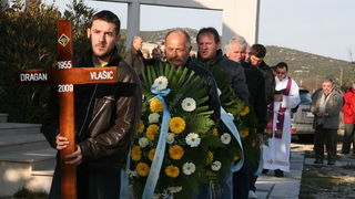 Tisnjanska Dubrava (Murter): Posljednji ispracaj Dragana Vlasica Vlaje, 16.2.2009. Tisnjanska Dubrava (Murter): Posljednji ispracaj Dragana Vlasica Vlaje, 16.2.2009.