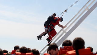 Zadar, 190413.
Pokazno-edukacijska vjezba spasavanja na moru “More i sigurnost” na moru ispred Morskih orgulja; sudjelovalo je 14 institucija (policija, vatrogasci, Crveni kriz, hitna pomoc, ronilacki klubovi…). Simuliran je pozar na Jadrolinijinom traj