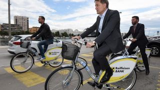 Od danas i Zadar ima nextbike sustav javnih bicikala. Na 4 lokacije moći će se iznajmiti ukupno 25 bicikala. Foto: Dino Stanin/PIXSELL Od danas i Zadar ima nextbike sustav javnih bicikala. Na 4 lokacije moći će se iznajmiti ukupno 25 bicikala. Foto: Dino Stanin/PIXSELL
