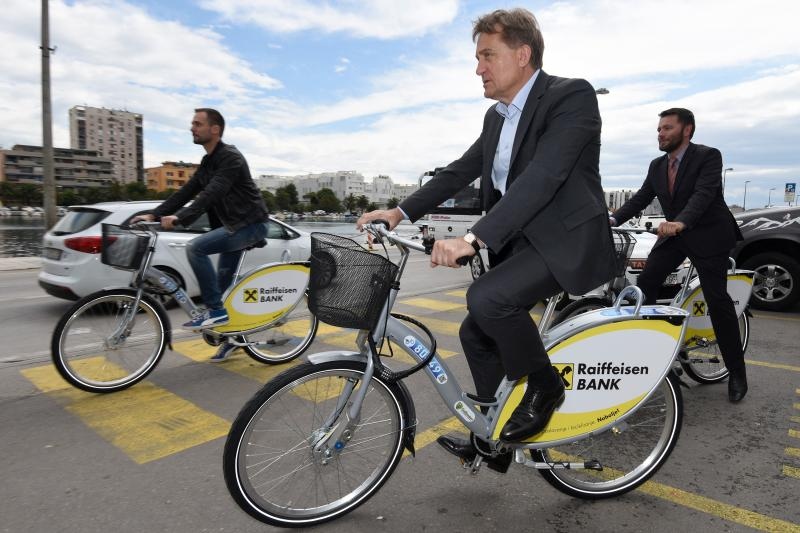 Od danas i Zadar ima nextbike sustav javnih bicikala. Na 4 lokacije moći će se iznajmiti ukupno 25 bicikala. Foto: Dino Stanin/PIXSELL Od danas i Zadar ima nextbike sustav javnih bicikala. Na 4 lokacije moći će se iznajmiti ukupno 25 bicikala. Foto: Dino Stanin/PIXSELL