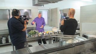 Renato Kraljev održao edukaciju kuhara u projektu “Riblja kašeta zdravlja” Renato Kraljev održao edukaciju kuhara u projektu “Riblja kašeta zdravlja”