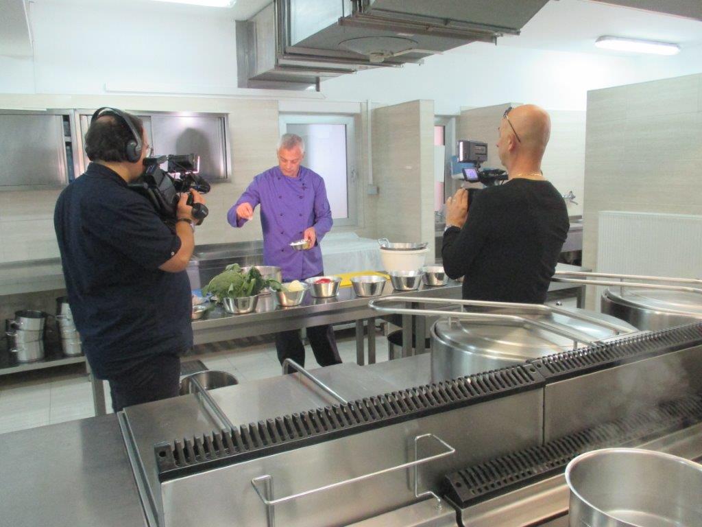 Renato Kraljev održao edukaciju kuhara u projektu “Riblja kašeta zdravlja” Renato Kraljev održao edukaciju kuhara u projektu “Riblja kašeta zdravlja”