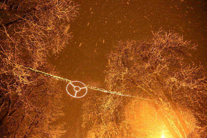 Sinj, 101212. 
Ciklona Simenka je veceras donijela pravi snijezni ugodjaj u Sinju.
Na slici Snijezni ugodjaj u Sinju.
Foto: Zvonimir Barisin / CROPIX