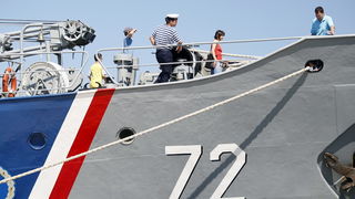 Zadar, 050810.
Brod Hrvatske ratne mornarice Andrija Mohorovcic na vezu u zadarskoj luci otvoren je za gradjane koji ga mogu razgledati, od 8 do 12 sati.
Foto: Jure Miskovic / CROPIX