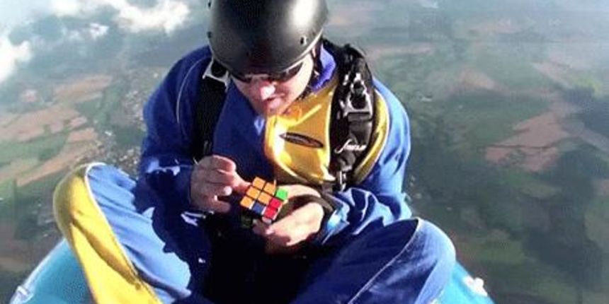 Nijemac riješio Rubikovu kocku u slobodnom padu (Foto: WENN) Nijemac riješio Rubikovu kocku u slobodnom padu (Foto: WENN)