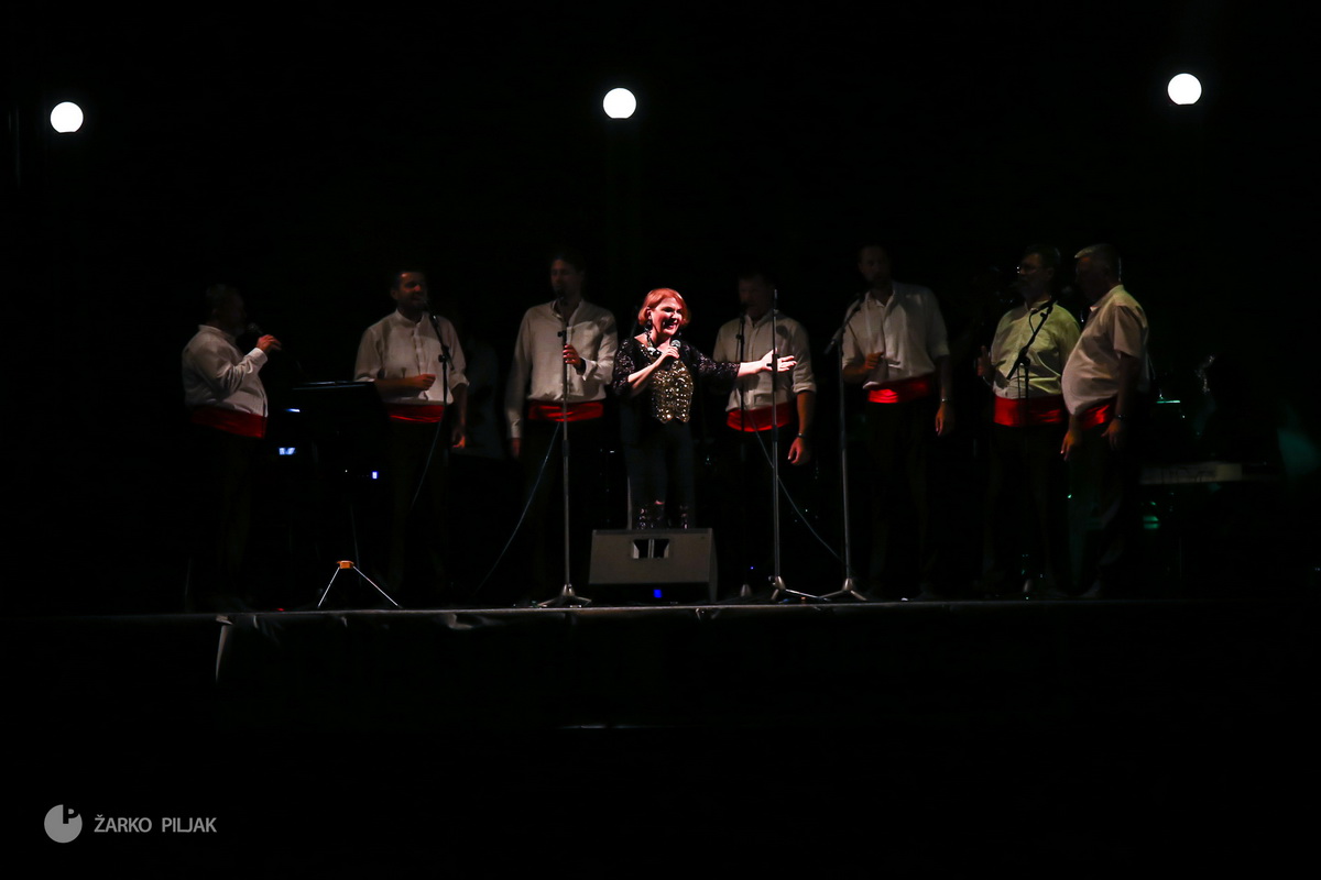 Zorica Kondža i klapa Cambi @ bazen Ilirije u Biogradu