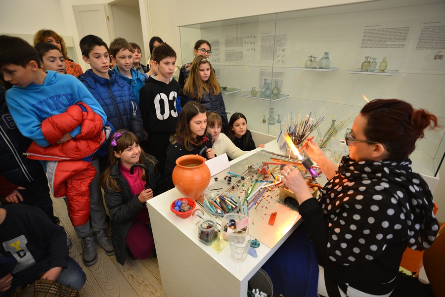 zadar; 9 ozujka 2016 – radionica recikliranja stakla – muzej antickog stakla zadar; 9 ozujka 2016 – radionica recikliranja stakla – muzej antickog stakla