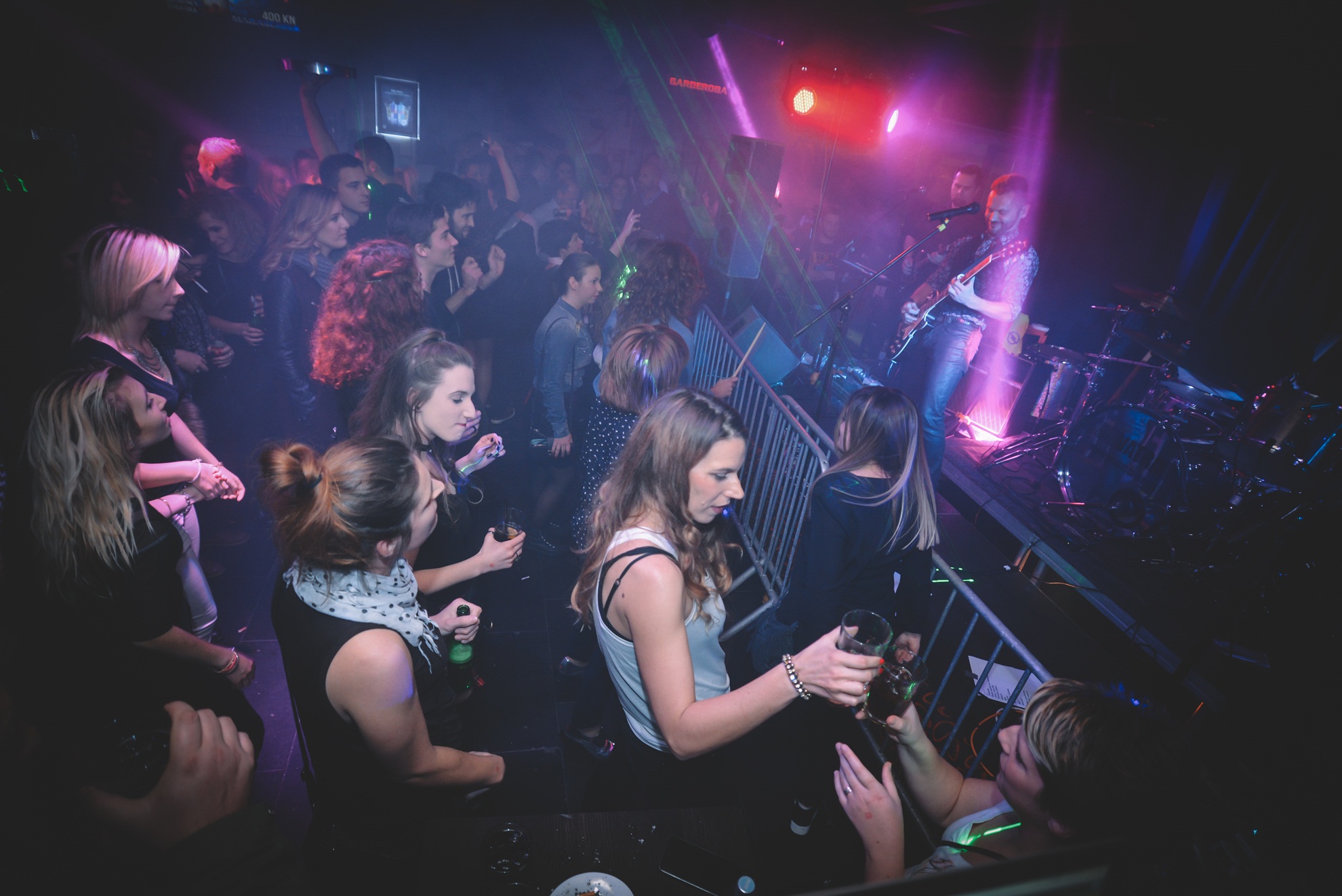 Vatra i Epilog u Maraschino baru, Foto: Iva Perinčić Vatra i Epilog u Maraschino baru, Foto: Iva Perinčić