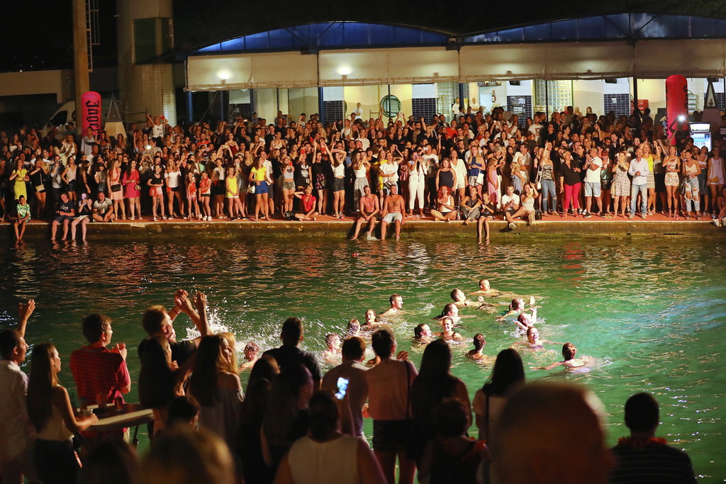 Fenomenalni Petar Grašo raspjevao i rasplesao Biograd Fenomenalni Petar Grašo raspjevao i rasplesao Biograd
