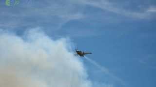Zemaljske i zračne vatrogasne snage gase veliki šumski požar kod Crvene luke. Foto: Franjo Jurić/eBiograd Zemaljske i zračne vatrogasne snage gase veliki šumski požar kod Crvene luke. Foto: Franjo Jurić/eBiograd
