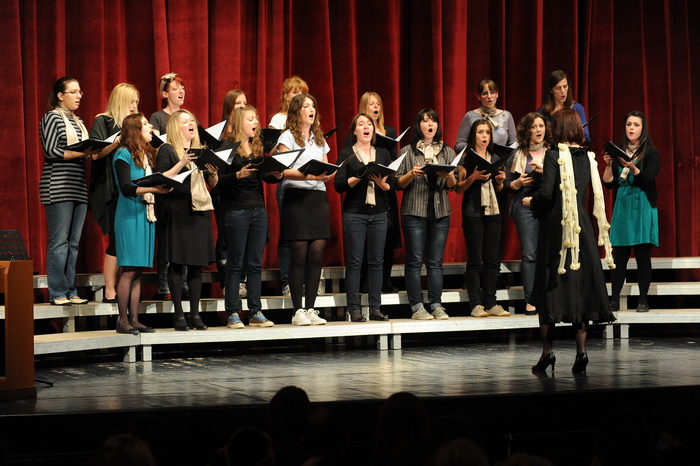 Zadar, 190512.
U Zadru se u protekla tri dana odrzavalo natjecanje zborova. Veceras se u HNK Zadar odrzala dodjela nagrada zlatni, srebrni i broncani Cikin krizic, te diplome, nakon cega je slijedilo kratko natjecanje za Grand prix (nagrada Grada Zadra u