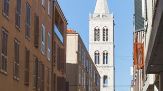 Zatvorene butige i poluprazan zadarski Poluotok Zatvorene butige i poluprazan zadarski Poluotok