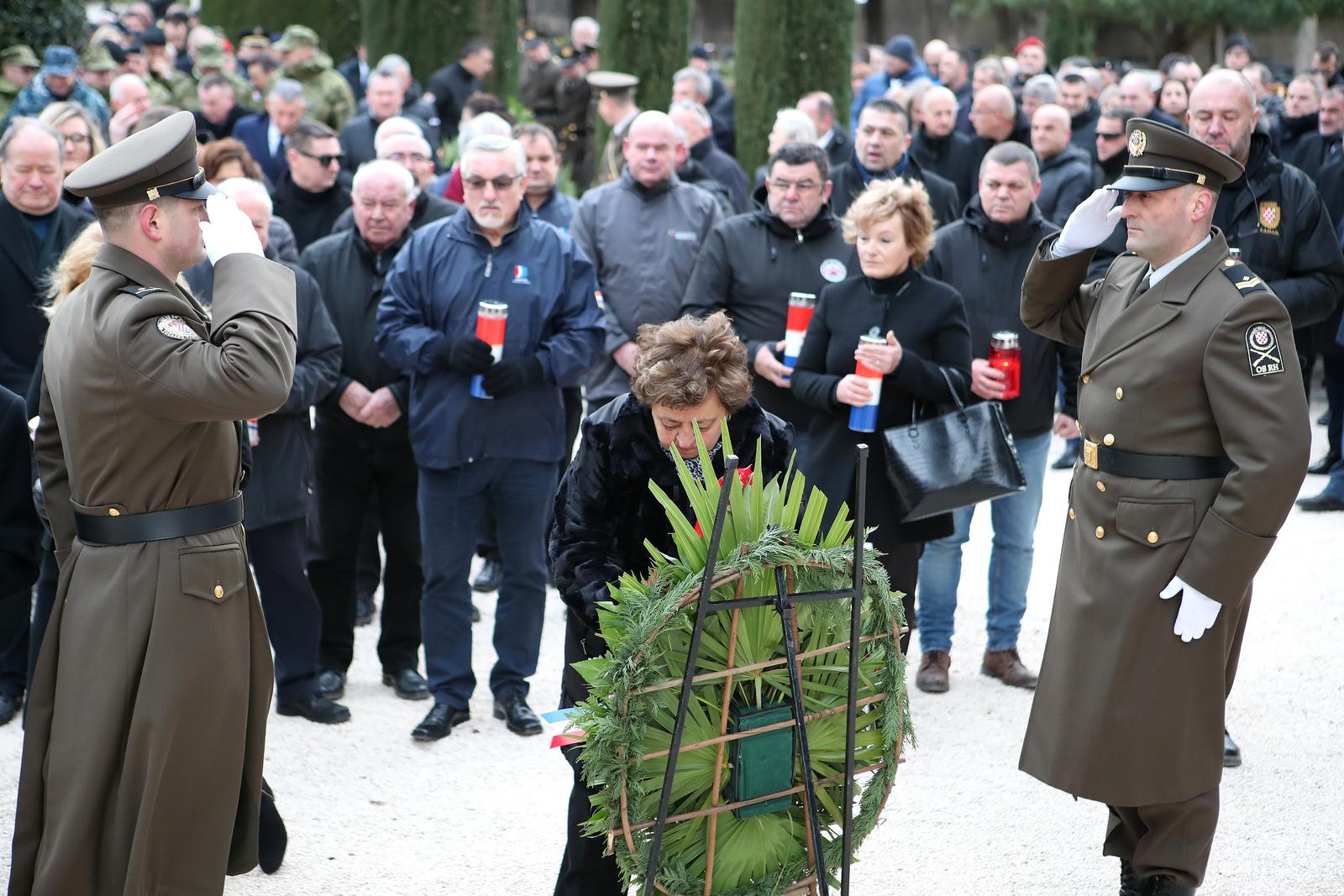 Na Gradskom groblju odana počast poginulim hrvatskim braniteljima povodom 30. obljetnice VRO Maslenica Na Gradskom groblju odana počast poginulim hrvatskim braniteljima povodom 30. obljetnice VRO Maslenica