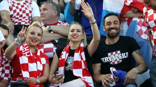Hrvatski navijači okupirali Lens uoči utakmice s Portugalom, Photo: PIXSELL Hrvatski navijači okupirali Lens uoči utakmice s Portugalom, Photo: PIXSELL