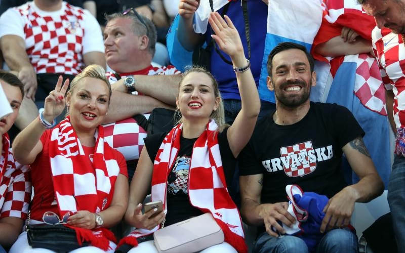 Hrvatski navijači okupirali Lens uoči utakmice s Portugalom, Photo: PIXSELL Hrvatski navijači okupirali Lens uoči utakmice s Portugalom, Photo: PIXSELL