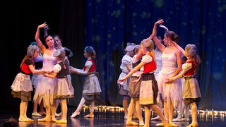 Plesna čestitka Zadarskog plesnog ansambla, Foto: Leo Banić Plesna čestitka Zadarskog plesnog ansambla, Foto: Leo Banić