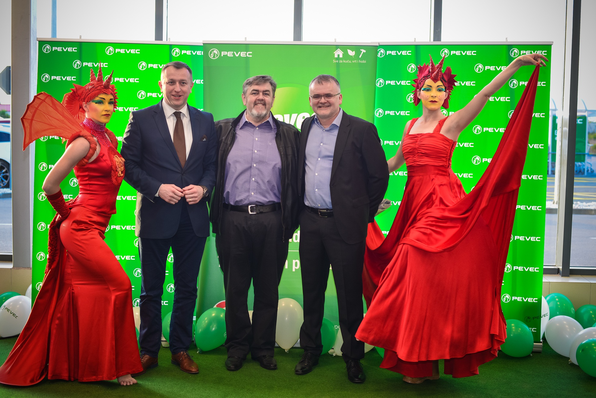 Svečano otvoren novi prodajni centar Pevec u Zadru Svečano otvoren novi prodajni centar Pevec u Zadru