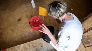 Obrovac: Poplava se polako povlači, stanovnici spašavaju stvari iz domova