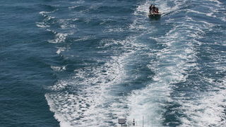 Zadar, 040711.
Pomorski promet ispod mosta u Zdrelcu vrlo je intenzivan za vrijeme ljetnih mjeseci. Prolaz imedju otoka Ugljana i Pasmana najblizi je put zadarskog podrucja prema Kornatima i otocima zadarskog arhipelaga.
Na slici: brodovi slikani s mosta Zadar, 040711.
Pomorski promet ispod mosta u Zdrelcu vrlo je intenzivan za vrijeme ljetnih mjeseci. Prolaz imedju otoka Ugljana i Pasmana najblizi je put zadarskog podrucja prema Kornatima i otocima zadarskog arhipelaga.
Na slici: brodovi slikani s mosta