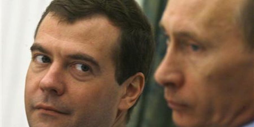 Medvedev i Putin (Foto: Reuters) Medvedev i Putin (Foto: Reuters)