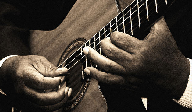 gitara – gitarist (foto: deviantart.com)