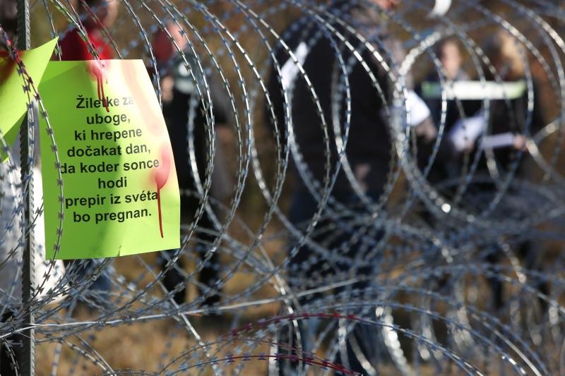 Na granicnom prijelazu Lucija-Brezovica odrzan je veliki prosvjed protiv slovenske zilet zice pod nazivom Protiv zice i za humanu Europu. Na granicnom prijelazu Lucija-Brezovica odrzan je veliki prosvjed protiv slovenske zilet zice pod nazivom Protiv zice i za humanu Europu.