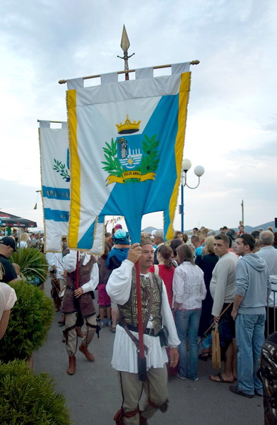 Biograd: Mazoretkinje, gradska glazba i srednjovjekovni biogradski kostimi