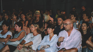 Teatar Exit na Zadarskom kazališnom ljetu: Predstava “Crveno”