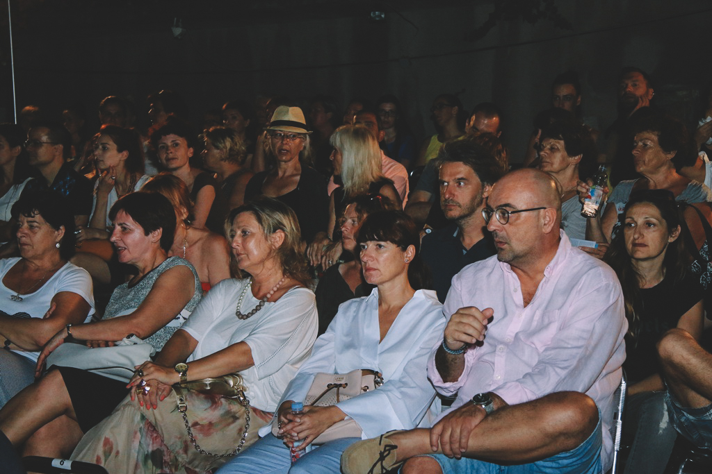 Teatar Exit na Zadarskom kazališnom ljetu: Predstava “Crveno”