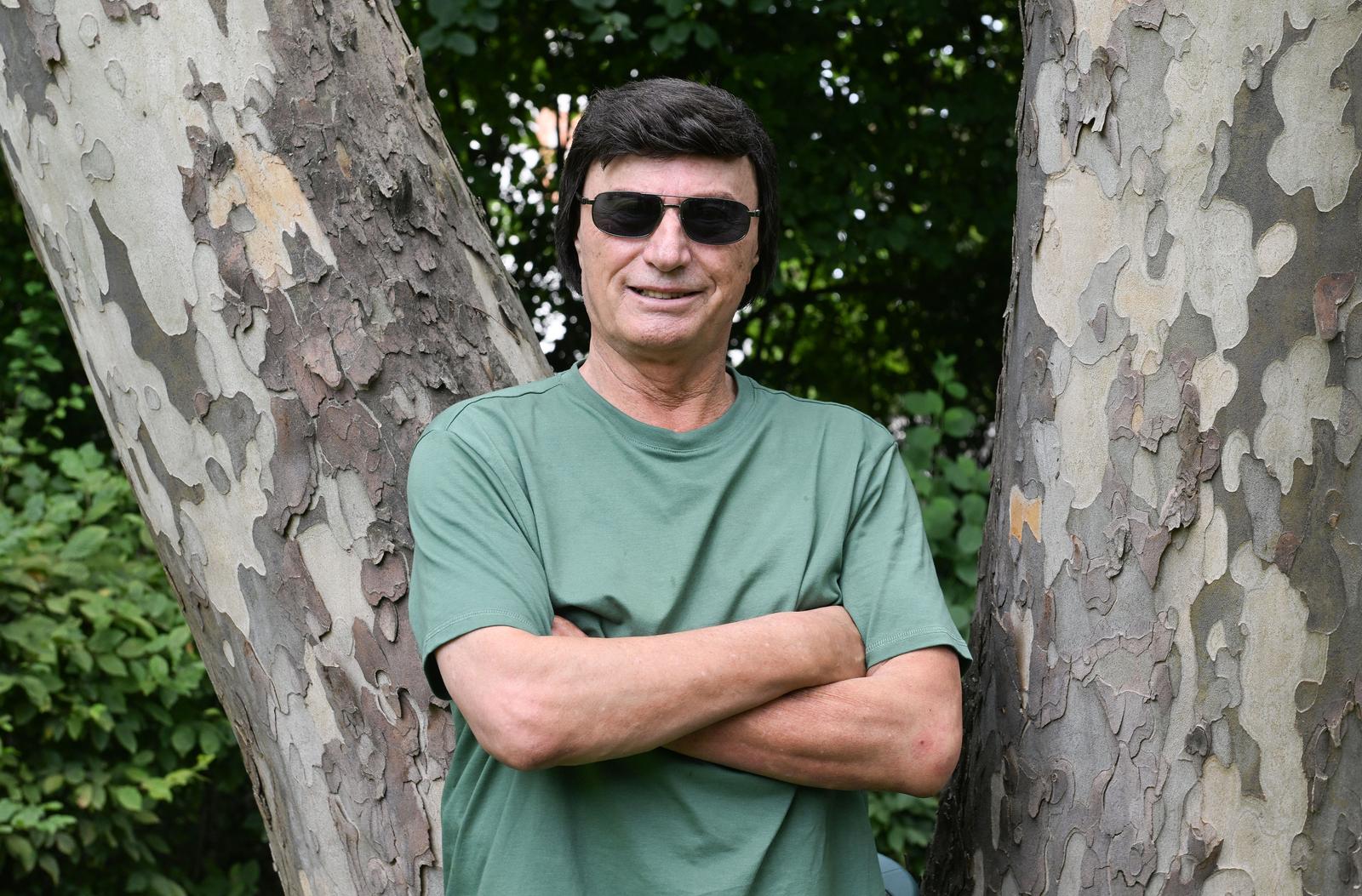 U Croatia Records-u odrzana je promocija novog albuma pjevaca Duska Lokina. U Croatia Records-u odrzana je promocija novog albuma pjevaca Duska Lokina.