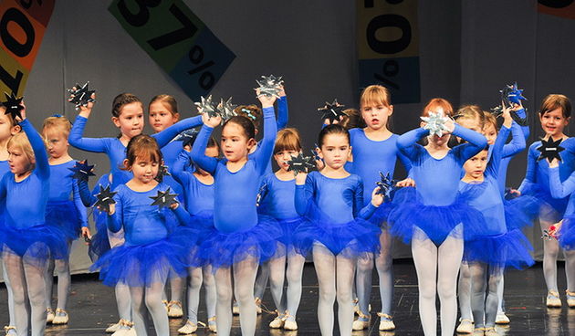 Plesna udruga Gesta: Božićni šoping u SuperOvoj, Foto: Željko Karavida