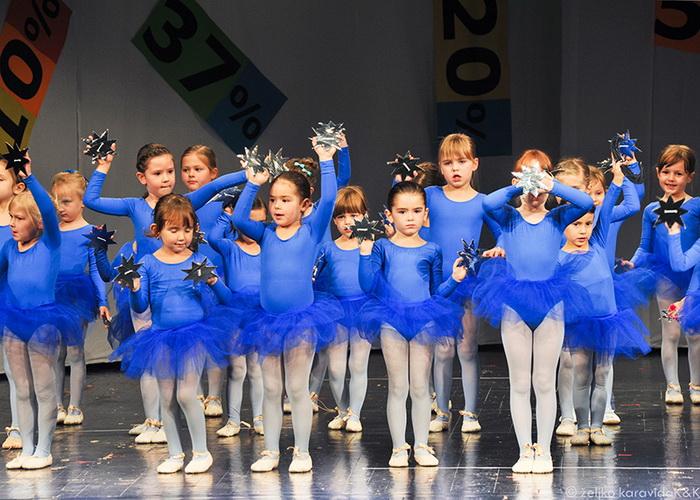 Plesna udruga Gesta: Božićni šoping u SuperOvoj, Foto: Željko Karavida Plesna udruga Gesta: Božićni šoping u SuperOvoj, Foto: Željko Karavida