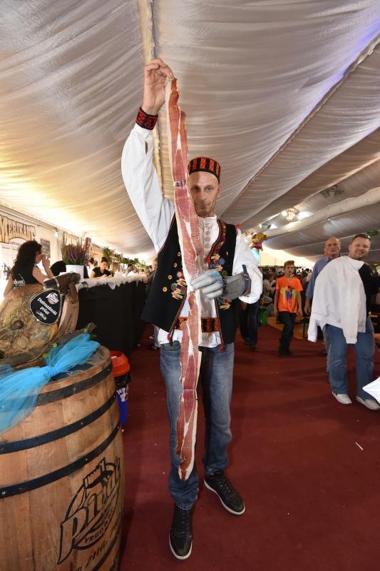 Drniški pršut u lovu na Guinnessovu knjigu rekorda. Photo: Duško Marušić/Pixsell Drniški pršut u lovu na Guinnessovu knjigu rekorda. Photo: Duško Marušić/Pixsell