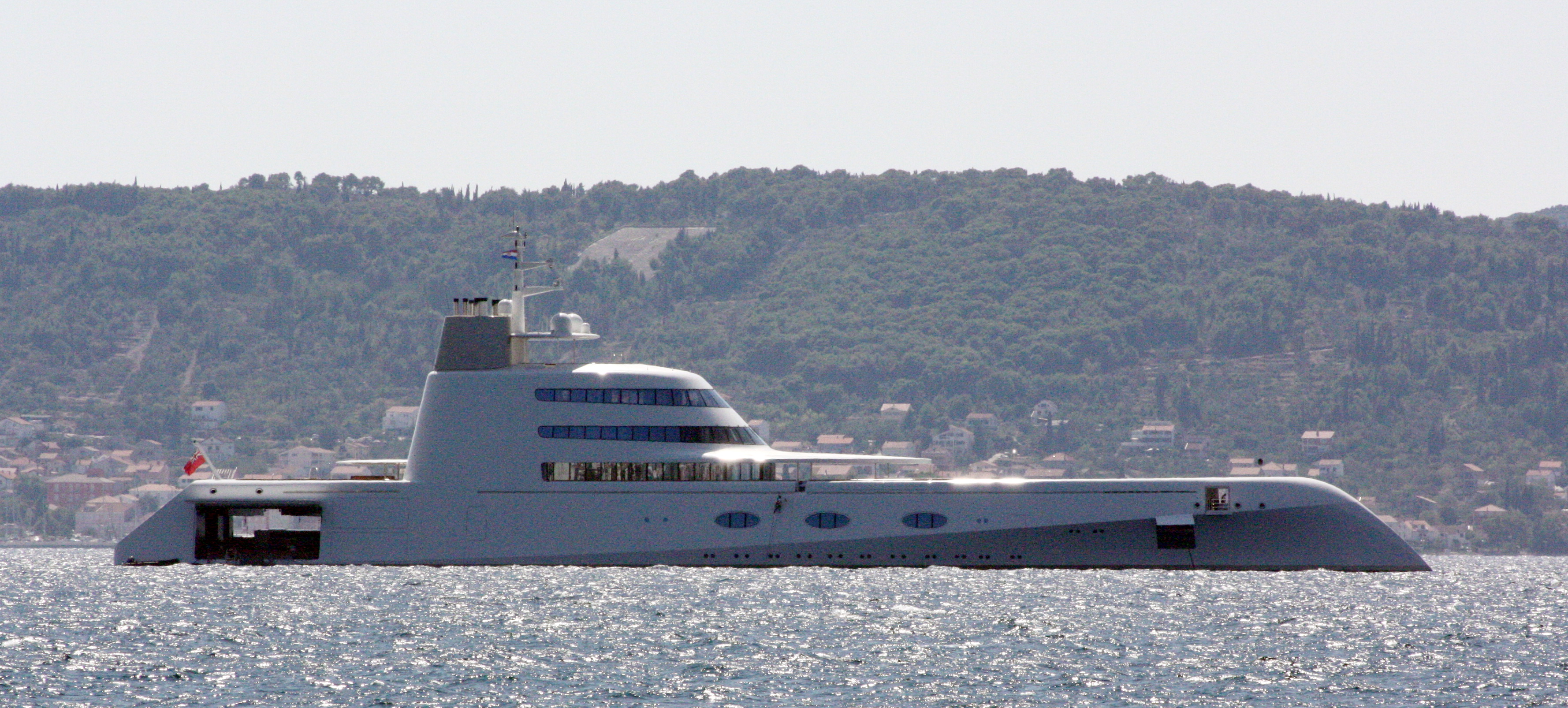 Superjqahta “A” usidrena u zadarskom kanalu Superjqahta “A” usidrena u zadarskom kanalu