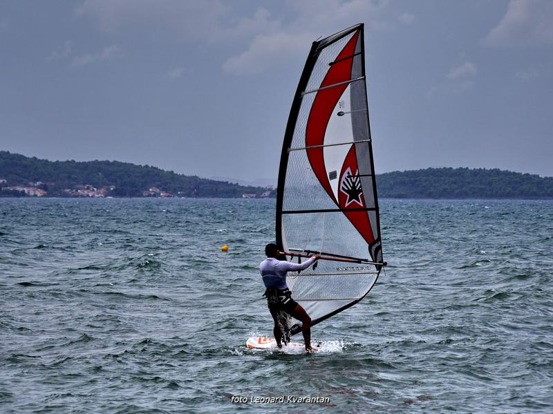 Kiteri i surferi uživali u jakom jugu
