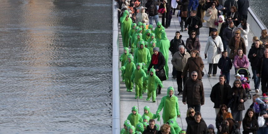 Zadar, 080213. 
Poluotok. Maskirana povorka pod nazivom Karnevalic 057 krenula je sa Branimirove obale, preko mosta, Trga, Kalelarge sve do Arsenala. U Clubu Arsenal ceka ih zabavni program uz pjesmu, ples i predstavljanje maski. 
Foto: Jure Miskovic / CR