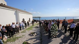 Mirko Miočić ispraćen na posljednji počinak na mjesnom groblju u Rtini Mirko Miočić ispraćen na posljednji počinak na mjesnom groblju u Rtini