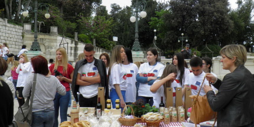 Trg Petra Zoranića: Učenici i profesori PPV Stanka Ožanića predstavili rezultate projekta “Primjena inovativnih metoda podučavanja i komunikacije sukladno smjernicama ruralnog razvoja”