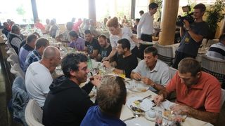 Zadar – Poznati zadarski ugostitelj Erik Pavin na rucak je pozvao djelatnike Cistoce koji su mogli gustati u vrhunskom ribljem meniju. Photo: Filip Brala/PIXSEL Zadar – Poznati zadarski ugostitelj Erik Pavin na rucak je pozvao djelatnike Cistoce koji su mogli gustati u vrhunskom ribljem meniju. Photo: Filip Brala/PIXSEL