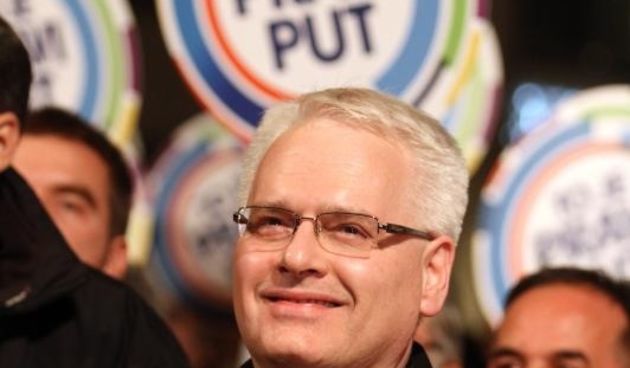 Rijeka – Predizborni skup Ive Josipovica, predsjednickog kandidata. Josipovicu su podrsku dosli dati gradonacelnik Vojko Obersnel, Zeljko Jovanovic, Luka Denona i mnogi stranacki kolege. Ivo Josipovic. Photo: Goran Kovacic/PIXSELL