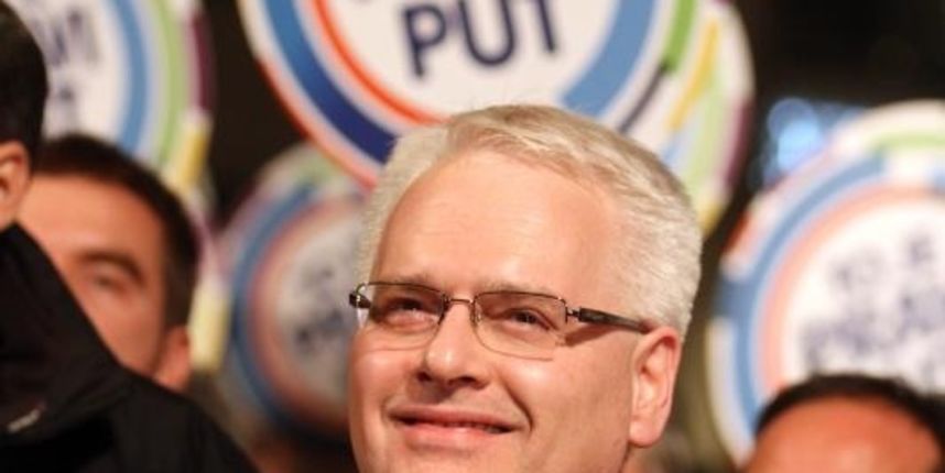 Rijeka – Predizborni skup Ive Josipovica, predsjednickog kandidata. Josipovicu su podrsku dosli dati gradonacelnik Vojko Obersnel, Zeljko Jovanovic, Luka Denona i mnogi stranacki kolege. Ivo Josipovic. Photo: Goran Kovacic/PIXSELL Rijeka – Predizborni skup Ive Josipovica, predsjednickog kandidata. Josipovicu su podrsku dosli dati gradonacelnik Vojko Obersnel, Zeljko Jovanovic, Luka Denona i mnogi stranacki kolege. Ivo Josipovic. Photo: Goran Kovacic/PIXSELL