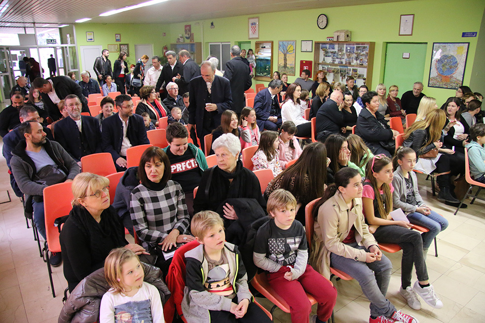 OŠ Stanovi- humanitarni klapski koncert