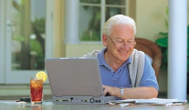 umirovljenik za računalom