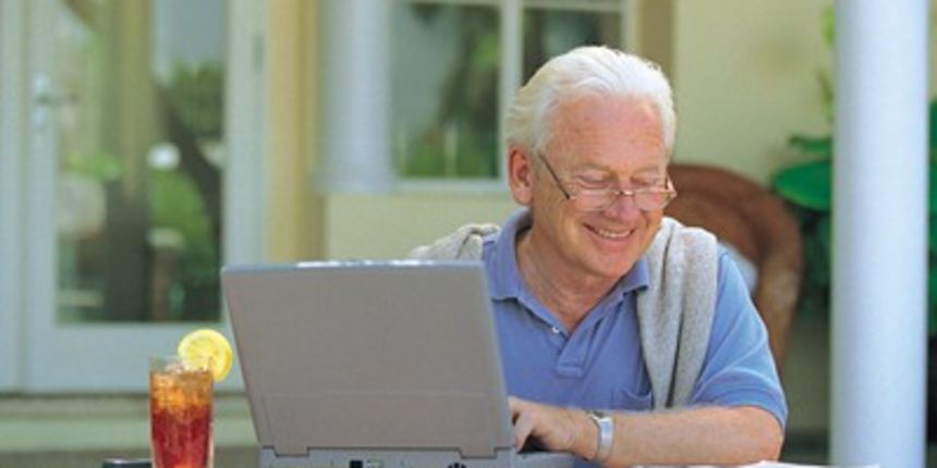 umirovljenik za računalom